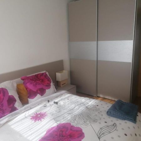 Apartamento Praga Vitoria-Gasteiz Bagian luar foto