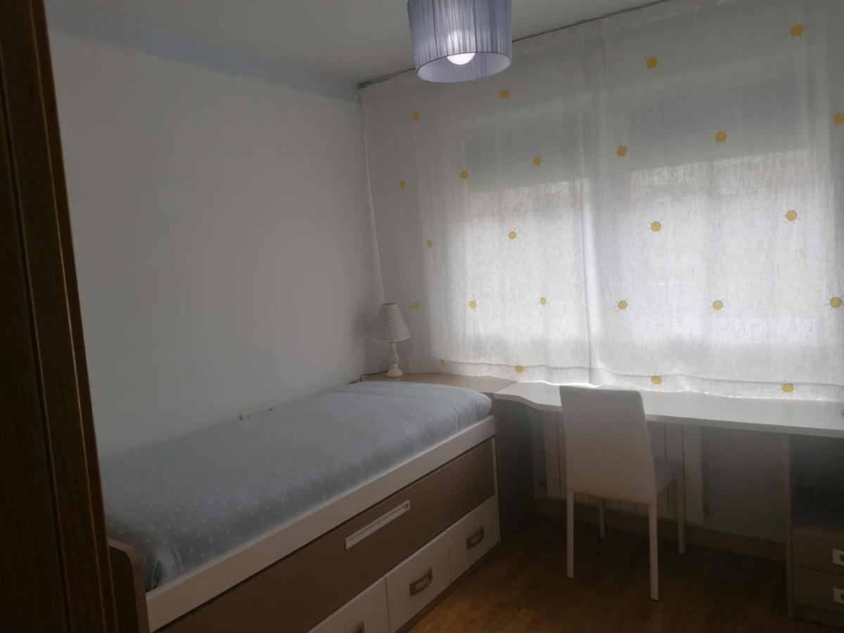 Apartamento Praga Vitoria-Gasteiz Bagian luar foto